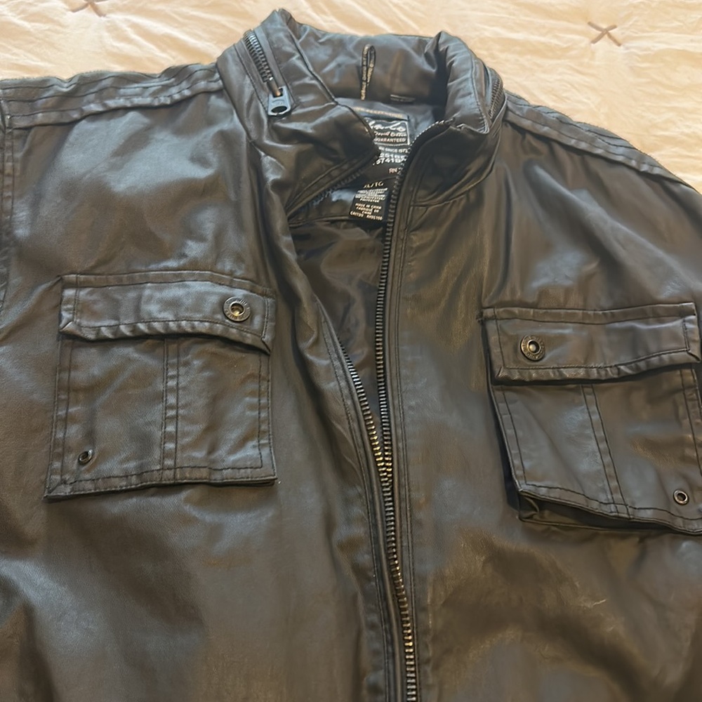 Men’s black jacket! - Picture 3 of 10